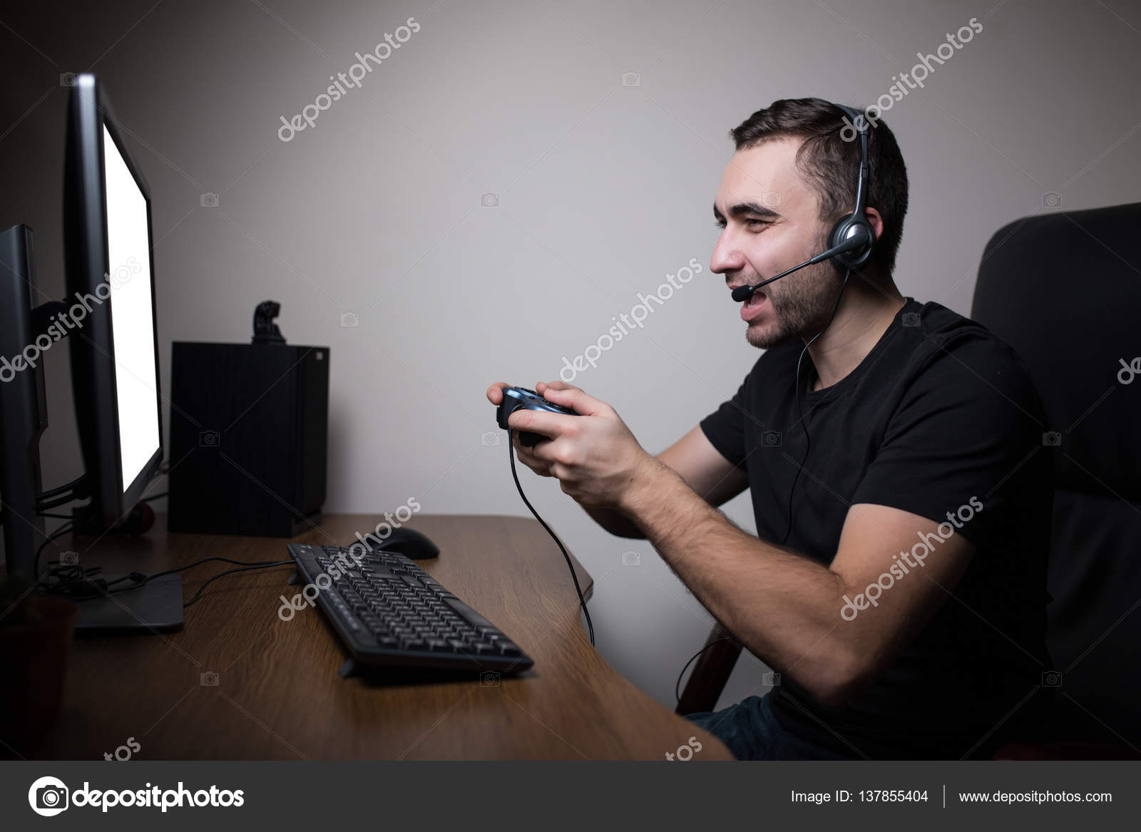 Юный геймер. Юный геймер. Игры на ночь для подростков. Онлайн обучение девушки мамы картинки. Дауны геймеры.