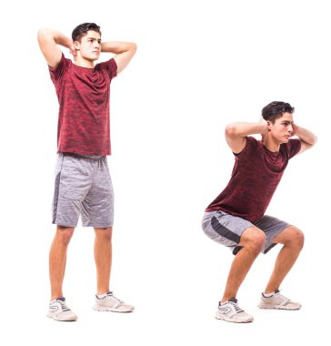  Genç adam spor egzersiz yaparak.