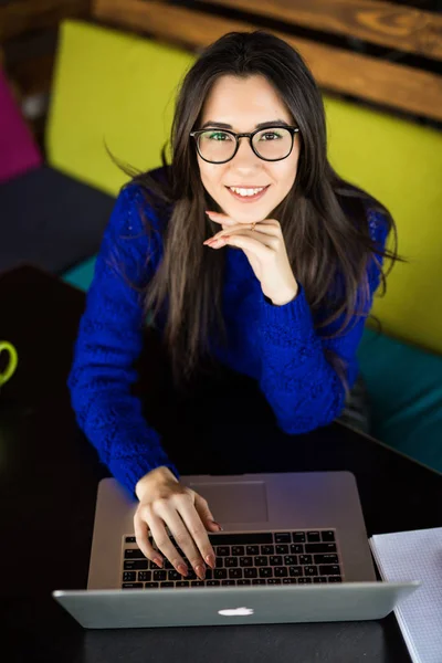 Young lady working at laptop. View from above. — Stock Photo, Image