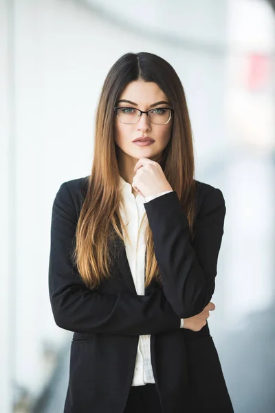 Modern business woman in the office — Stock Photo, Image