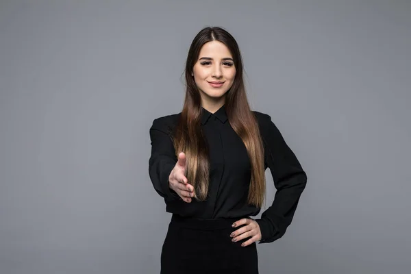 Retrato de joven alegre hermosa mujer de negocios dando la mano para el apretón de manos —  Fotos de Stock