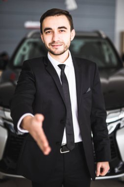 Satıcı sallamak el Otomobil Fuarı