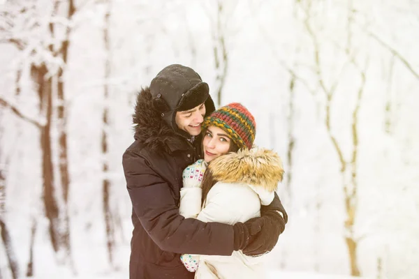 Young couple hugging by the river in winter weather — Stock Photo, Image