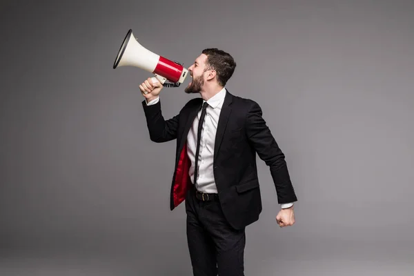 Vista lateral Homem de negócios gritando com um megafone — Fotografia de Stock