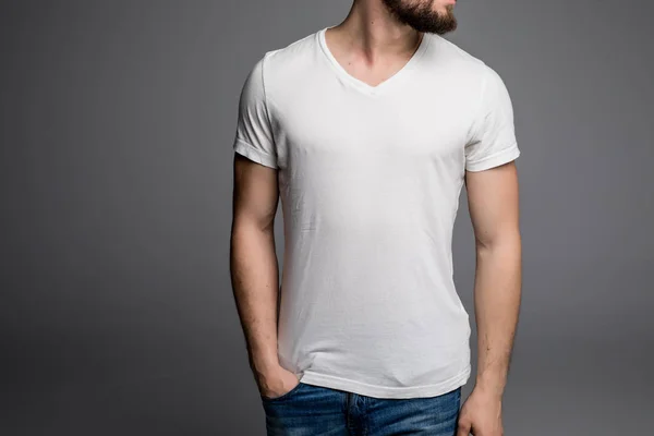 Close up de homem em branco t-shirt — Fotografia de Stock