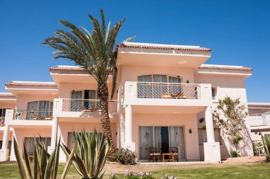 Yaz ev tepelik deniz kenarı.