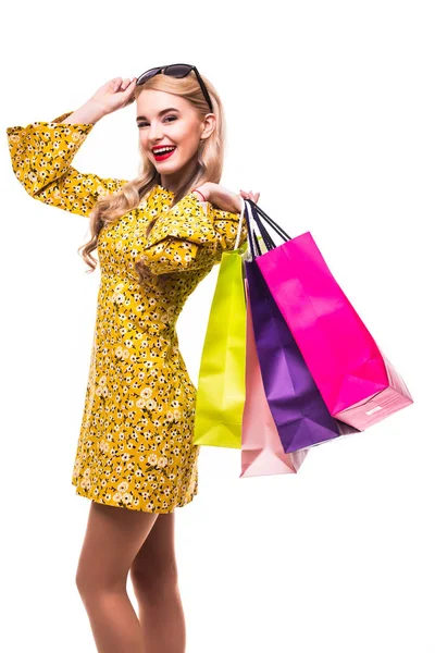 Mujer con bolsas de compras estudio disparar en blanco — Foto de Stock