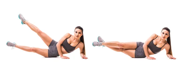 Mulher de beleza esporte fazer exercícios de fitness no fundo branco. Mulher demonstrar início e fim de exercícios pernas. Conceito de exercícios de fitness . — Fotografia de Stock