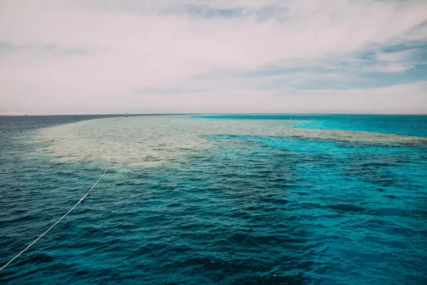 Вид з яхти на море — стокове фото