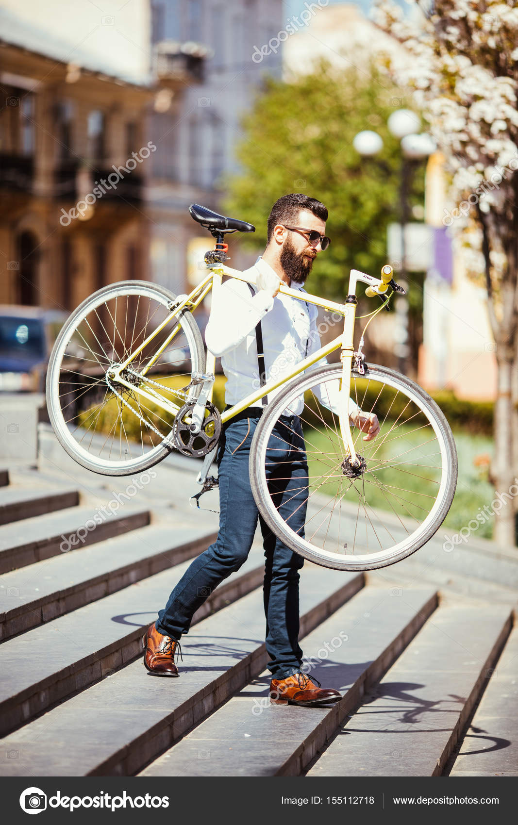 ein fahrrad fährt mit einer geschwindigkeit