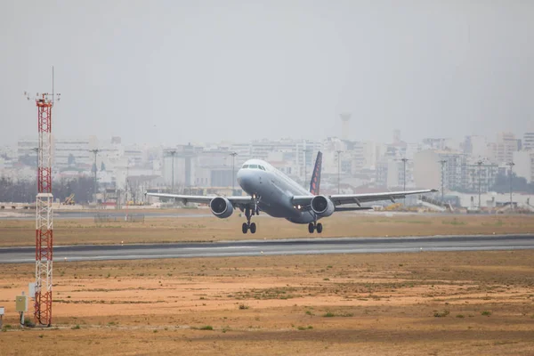 Faro, Portekiz - Haziran 24, 2017: Brussels airlines uçuşlar aero