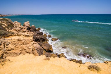 Sao rafael beach Albufeira bir popüler seyahat ve tatil hedef algarve. Yaz meslek kavramı