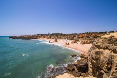 Sao rafael beach Albufeira bir popüler seyahat ve tatil hedef algarve Portekiz. Yaz meslek kavramı