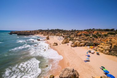 Sao rafael beach Albufeira bir popüler seyahat ve tatil hedef algarve Portekiz. Yaz meslek kavramı