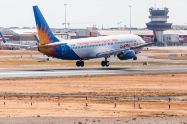 Faro, Portekiz - Haziran 18, 2017: Faro Uluslararası Havaalanı üzerinde açılış Jet2holidays uçuşlar uçak. 