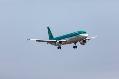 Faro, Portekiz - Haziran 18, 2017: Faro Uluslararası Havaalanı üzerinde açılış Aer Lingus uçuşlar uçak. 