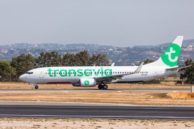 Faro, Portekiz - Haziran 18, 2017: transavia uçuşlar uçak kalkış Faro Uluslararası Havaalanı'na. 