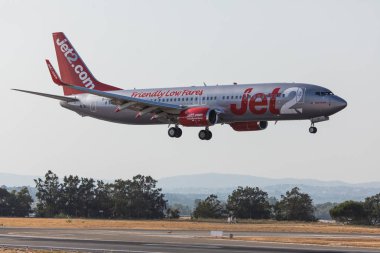 Faro, Portekiz - Haziran 18, 2017: Faro Uluslararası Havaalanı üzerinde açılış Jet2 uçuşlar uçak. 