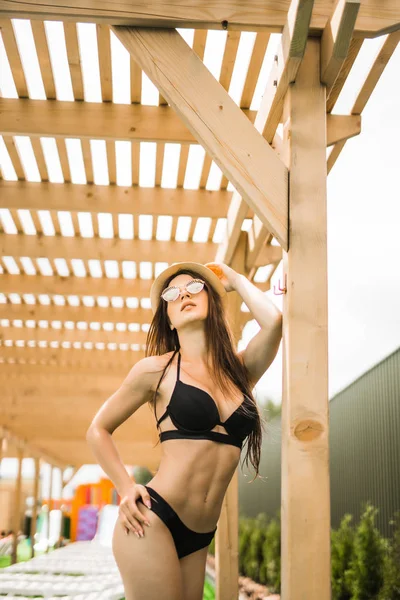 Beautiful woman relaxing in a pool at summer. Summer time — Stock Photo, Image