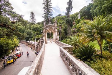 Kale Sintra, Portekiz'de Quinta da Regaleira. Quinta da Regaleira dünya miras Unesco listesinde bulunan