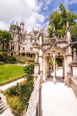 Regaleira Palace Quinta da Regaleira. Mimar Antonio Carvalho Monteiro tarafından Luigi Manini tarafından inşa