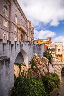 Ünlü ve güzel Landmark - Ulusal Pena Sarayı ve mavi gökyüzü - Sintra, Lisboa, Portekiz, Avrupa