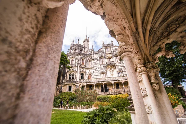 Château Quinta da Regaleira à Sintra, Portugal. Quinta da Regaleira inscrite au patrimoine mondial de l'UNESCO — Photo