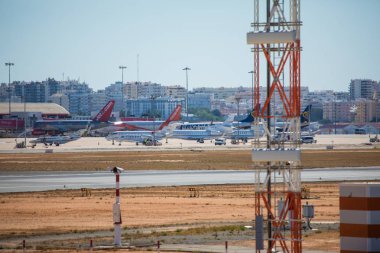 Faro, Portekiz - Haziran 30, 2017 Faro Havaalanı pist ve Havaalanı