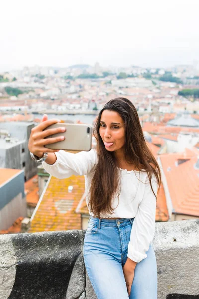 View of a girl take selfie on phone on Porto panorama view in summer sunny day — Stock Photo, Image