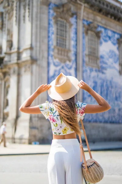 Elegant woman in hat look at city street with churh in portugal — Stock Photo, Image