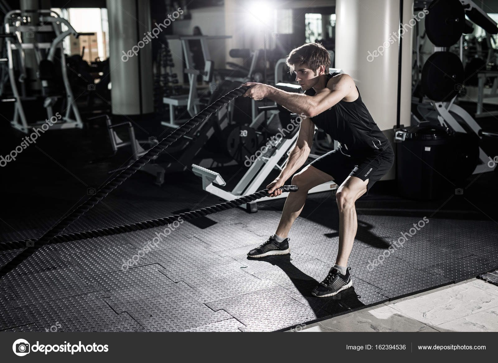 Erkek spor salonunda standart eğitim programı Erkek spor salonunda standart eğitim programı