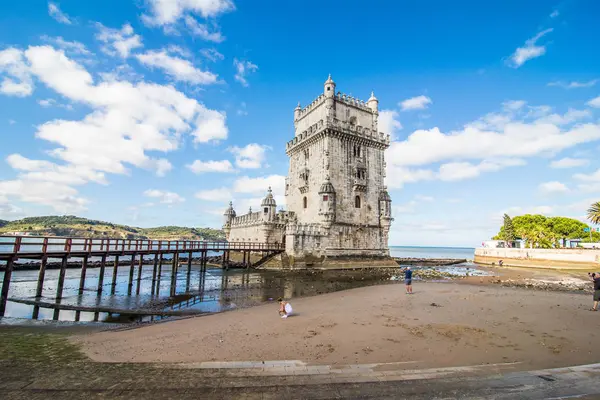 2017 年 7 月 10 日-葡萄牙里斯本。贝伦塔-强化座岛屿在塔霍河上 — 图库照片