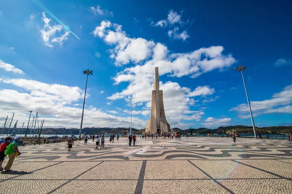 10 lipca 2017 - Lizbona, Portugalia. Pomnik odkrywców w Belem w Lizbonie. — Zdjęcie stockowe