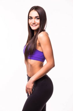 Beyaz arka plan üzerinde kalça üzerinde bir güzel spor fitness kadınla portresi eller