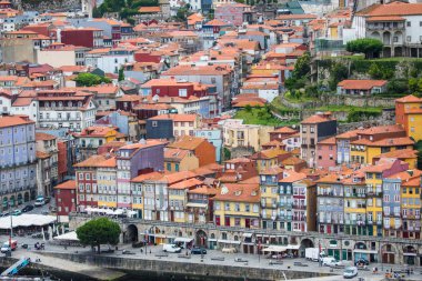 Porto, Portekiz - Temmuz 2017. Douro nehir ve Ribeira Porto en ünlü parçası olan Ilçe