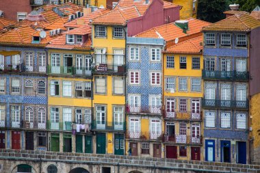 Porto, Portekiz - Temmuz 2017. Douro nehir ve Ribeira Porto en ünlü parçası olan Ilçe