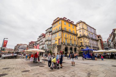 Porto, Portekiz - Temmuz 2017. Ribeira, Porto, Portekiz eski evlerin eski şehir
