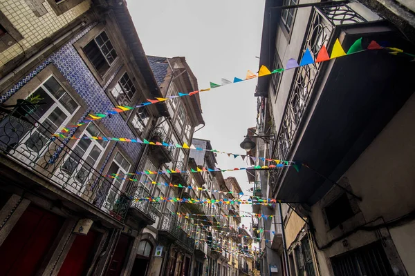 Porto, Portugal - 08 de julho de 2017. Ruas da cidade do Porto em Portugal à luz do dia — Fotografia de Stock