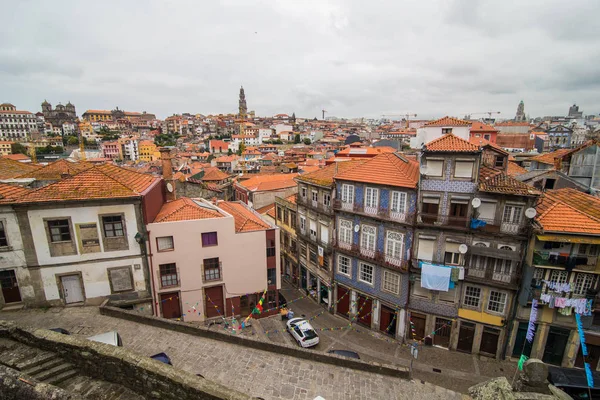 Porto, Portekiz - Temmuz 2017. Cityscape, Porto, Portekiz eski şehir Avrupa'nın popüler bir turistik 's. — Stok fotoğraf