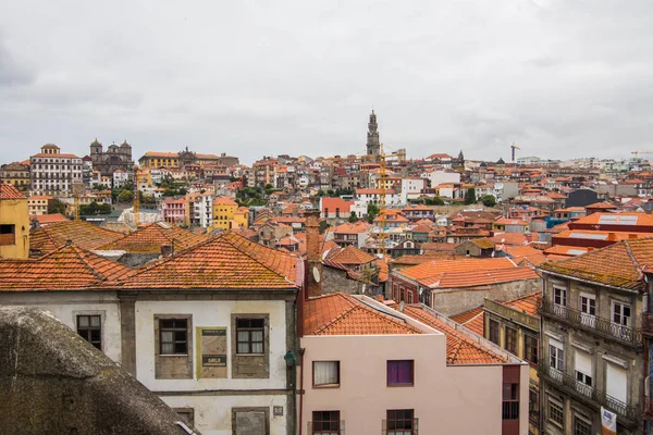 Porto, Portekiz - Temmuz 2017. Cityscape, Porto, Portekiz eski şehir Avrupa'nın popüler bir turistik 's. — Stok fotoğraf