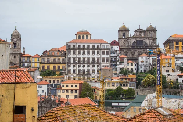 Порту, Португалия - июль 2017 года. Cityscape, Порту, Португалия старый город является популярной туристической достопримечательностью Европы . — стоковое фото