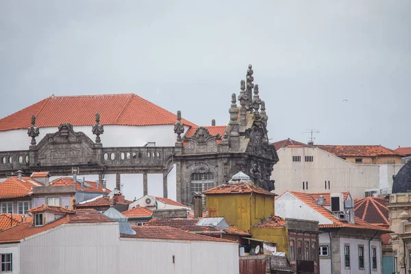 Porto, Portugália - július 2017. Városképet gazdagító épületnek szánták, Porto, Portugália óvárosa a népszerű turisztikai attrakciója, Európa. — Stock Fotó