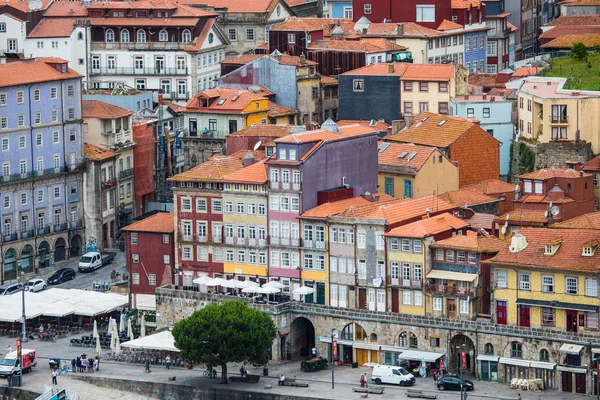 Porto, Portekiz - Temmuz 2017. Douro nehir ve Ribeira Porto en ünlü parçası olan Ilçe — Stok fotoğraf