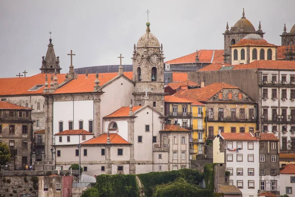 Porto, Portugália - július 2017. Panorámás kilátás nyílik a régi város, Porto, Portugália — Stock Fotó