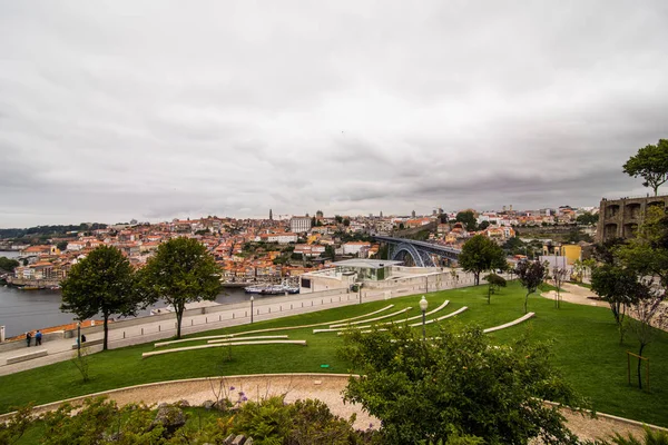 Porto, Portekiz - Temmuz 2017. Porto, Portekiz eski şehrin panoramik görünüm — Stok fotoğraf