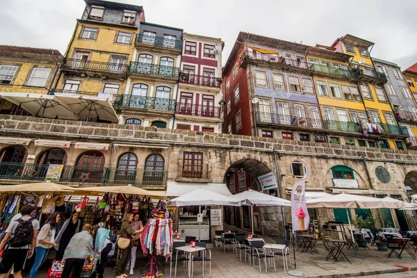 Porto, Portekiz - Temmuz 2017. Ribeira, Porto, Portekiz eski evlerin eski şehir — Stok fotoğraf