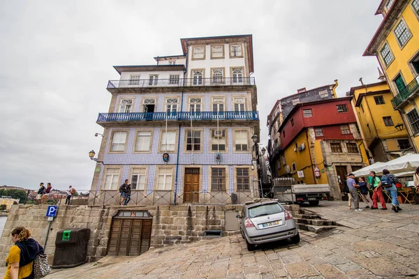 Porto, Portugália - július 2017. Ribeira, a régi város, Porto, Portugália-régi házak — Stock Fotó