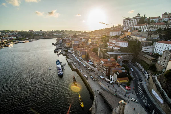 Porto, Portekiz - Temmuz 2017. Porto ve gün batımında Douro nehir kenti Panoraması. Portekiz. Avrupa'nın Porto popüler turizm — Stok fotoğraf