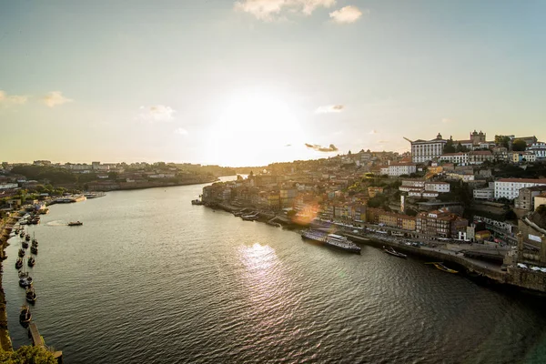 Porto, Portekiz - Temmuz 2017. Porto ve gün batımında Douro nehir kenti Panoraması. Portekiz. Avrupa'nın Porto popüler turizm — Stok fotoğraf