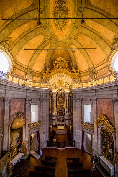 Porto, Portugalia - lipca 2017 r. Porto Clerigos Kościoła. Wieża kościoła. obraz przedstawiający słynna wieża kościoła w Porto, tak zwane Clerigos tower — Zdjęcie stockowe